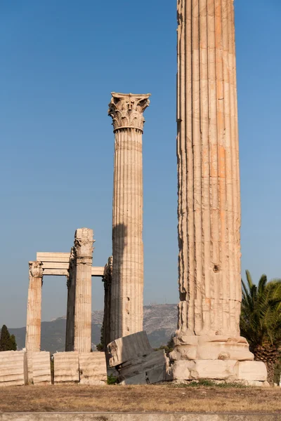 Korintiska kolonner av olympiska zeus-templet — Stockfoto