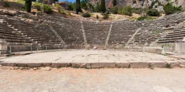 delphi antik tiyatro