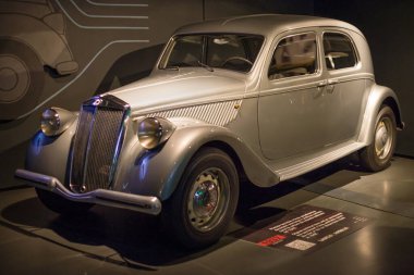 Torino, İtalya - 13 Ağustos 2021: İtalya 'nın Torino kentindeki Ulusal Otomobil Müzesi' nde (MAUTO) sergilendi.