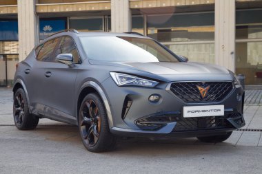 Barselona, İspanya - 7 Ekim 2021: Cupra Formentor Barcelona, İspanya 'da Automobile Barcelona 2021' de sergilendi.