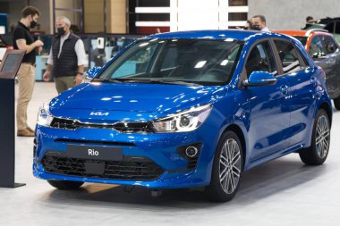 Barcelona, İspanya - 7 Ekim 2021: Kia Rio 1.2 DPi İspanya 'nın Barselona şehrinde sergilendi..