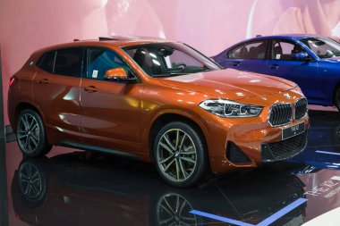 Barcelona, İspanya - 7 Ekim 2021: BMW X2 xDrive25e İspanya 'nın Barselona şehrinde Automobile Barcelona 2021' de sergilendi..
