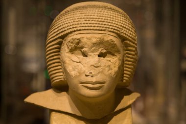 Torino, İtalya - 14 Ağustos 2021: Mısır Torin Müzesi 'nde tamamlanmamış Iteti heykeli.