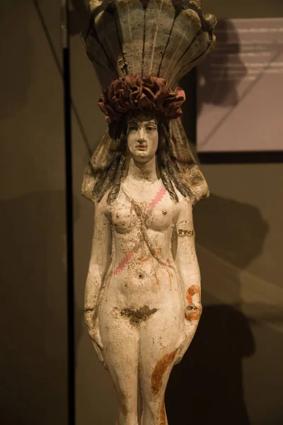 Torino Italy Серпня 2021 Statuette Isis Aphrodite Високо Пернатою Короною — стокове фото