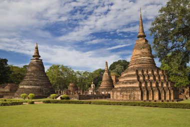 Sukhothai, Tayland 'daki Wat Mahathat' da küçük pagodalar..