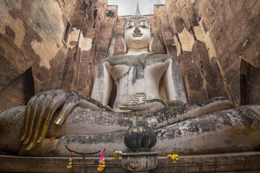 Wat Si Chum 'daki Büyük Buda, Sukhothai, Tayland.