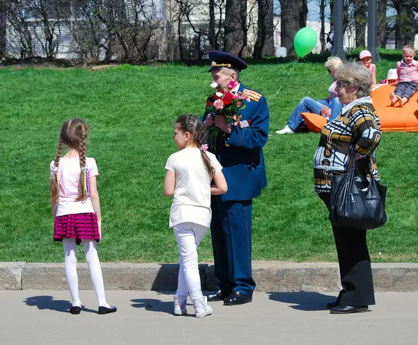 War veteran receives flowers from girls