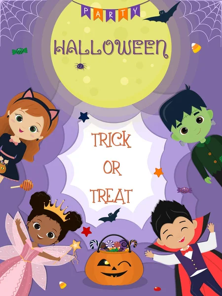 Feliz invitación de Halloween. Halloween niños personajes en diferentes trajes en el fondo de la luna llena. Calabaza con dulces. Dibujos animados, vector. — Vector de stock