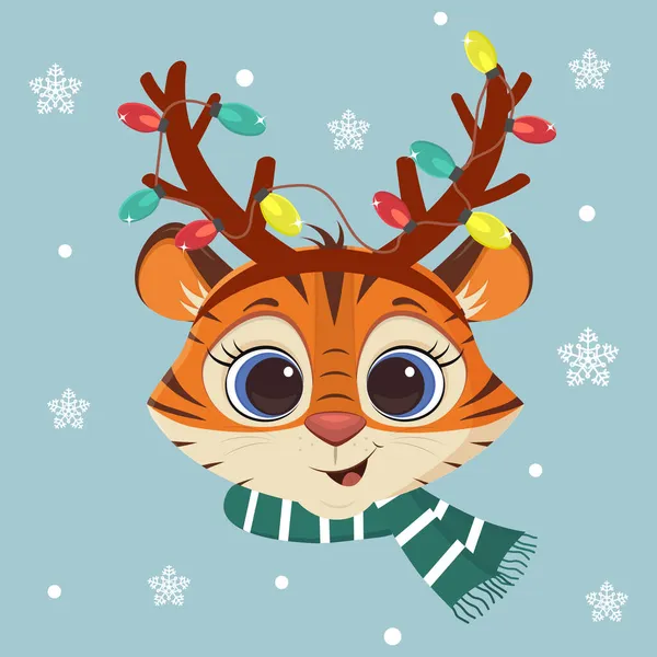 Feliz Año Nuevo y Feliz Navidad. 2022 año del tigre. Lindo cachorro de tigre en un borde de asta de ciervo con guirnaldas y una bufanda sobre un fondo de copos de nieve. Dibujos animados, estilo plano, vector — Vector de stock
