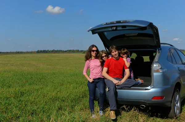 Viagem de carro de família em férias de verão — Fotografia de Stock