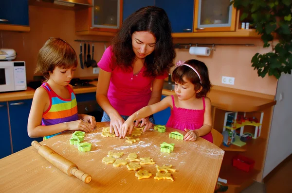 Evde pişirme, yemek aile — Stok fotoğraf