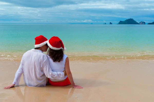 Christmas tropical vacation, happy couple on holiday — Stock Photo, Image