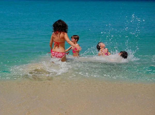Família praia férias — Fotografia de Stock
