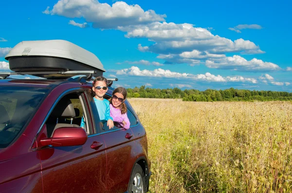 Familienurlaub, Autofahrt im Sommer — Stockfoto