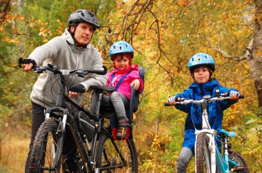 sonbahar Park motosiklet mutlu bir aile