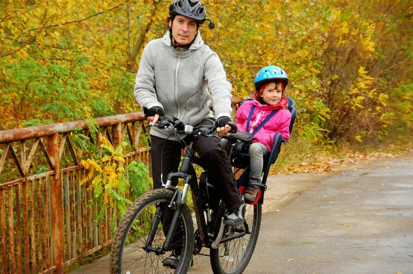 Father and kid on bike — Stock Photo, Image