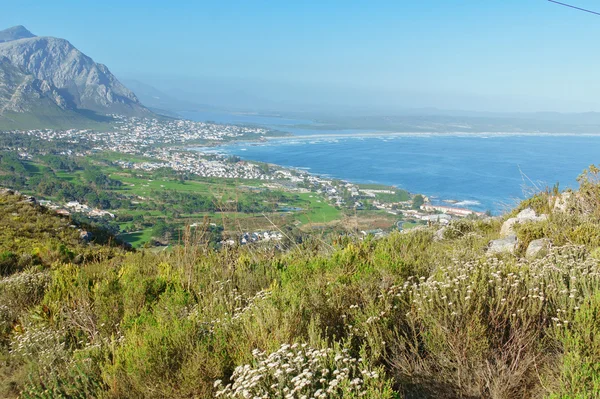 Hermanus güzel okyanus ve sahil peyzaj — Stok fotoğraf