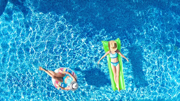 Enfants Dans Piscine Vue Aérienne Sur Drone Haut Enfants Heureux — Photo