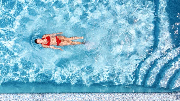 Actief Jong Meisje Zwembad Luchtfoto Drone Uitzicht Van Boven Jonge — Stockfoto