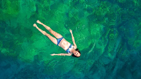 Young Woman Swimming Blue Sea Lagoon Crystal Clear Water Girl — Foto Stock