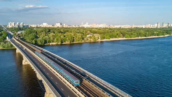 Kiev Stadsgezicht Luchtfoto Drone Uitzicht Van Boven Metro Spoorbrug Met — Stockfoto