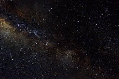 Yıldızlar ve galaksiler gökyüzü gece evreni parlak yıldız alanının siyah yıldızlı arka planı