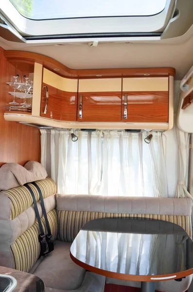 Camper Van Caravana Interior Vista Interior Autocaravana Para Viajes Vacaciones —  Fotos de Stock