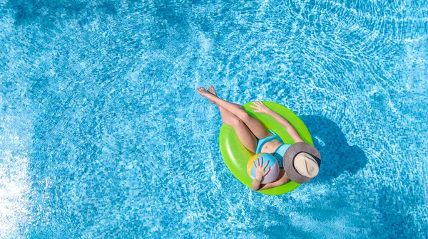 Jeune Fille Active Dans Piscine Vue Aérienne Drone Haut Adolescent — Photo