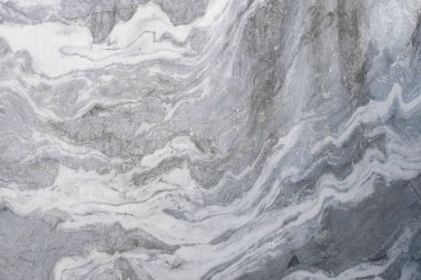 Mermer çıkarma, madencilik. Doğal doku, gri tonlar. Dalgalı çizgiler, soyutlama.