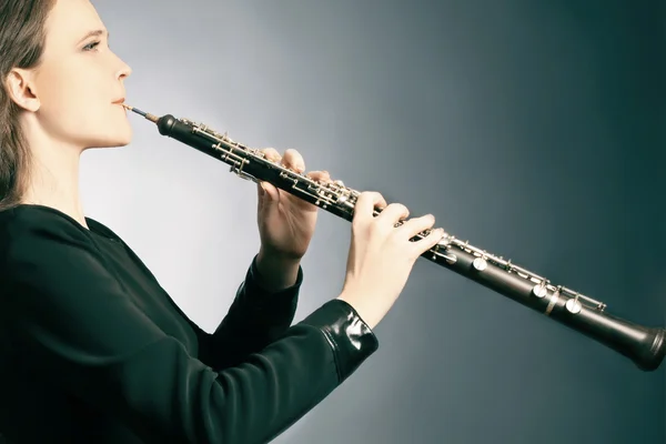 Klassisk musiker oboe spelar — Stockfoto