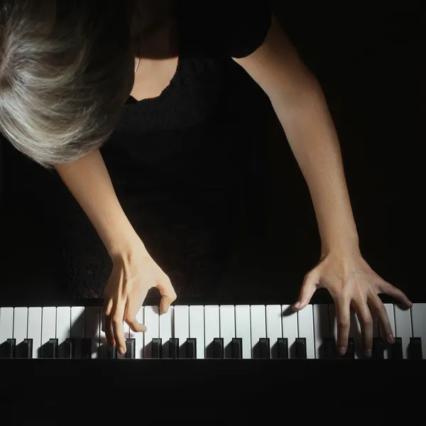 Piano keys pianist hands playing — Stock Photo, Image