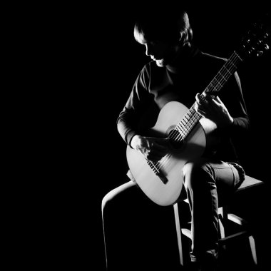 akustik gitar çalar gitarist konser