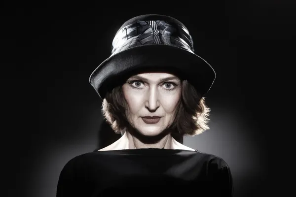 Şapkalı şık Olgun kadın — Stok fotoğraf