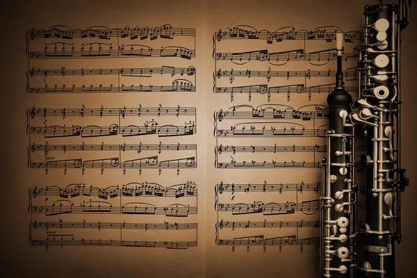 Hoja de música vintage notas e instrumentos de música oboe — Foto de Stock