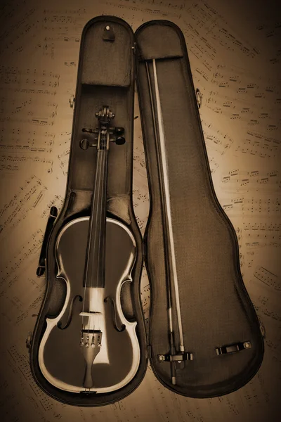 Retro old violin with vintage music sheet — Stock Photo, Image