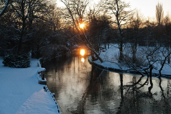 Zonsondergang in de prachtige winter — Stockfoto