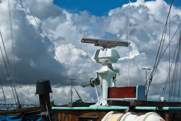 Radar di navigazione su una barca — Foto Stock