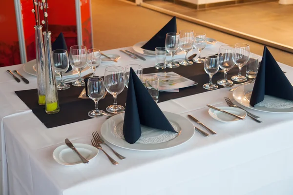高級レストランの夕食のテーブルの場所の設定 — ストック写真