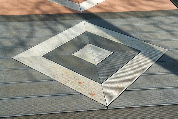Dane geometryczne szarego kamienia ogród płytek — Zdjęcie stockowe