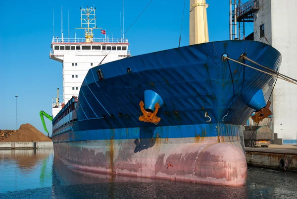 Lading containerschip in de haven — Stockfoto