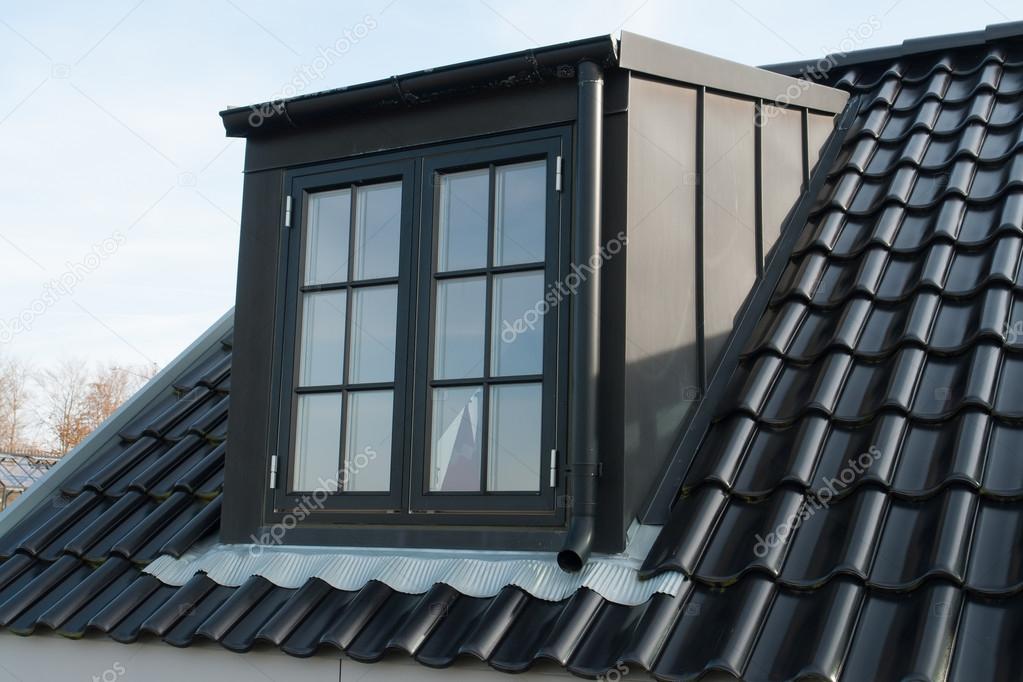 Modern vertical roof window