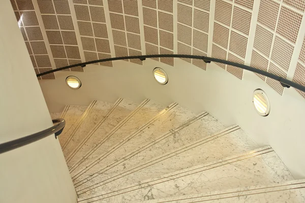 Modernas escaleras de estilo minimalista clásico — Foto de Stock