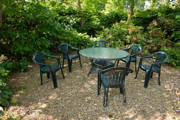 Klasik bahçe mobilyaları — Stok fotoğraf