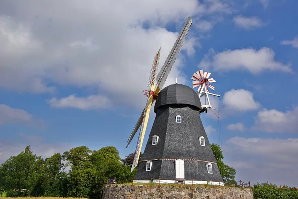Moinho de vento tradicional dinamarquês — Fotografia de Stock
