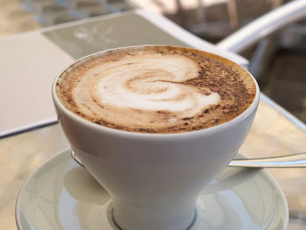 热杯卡布奇诺咖啡 — 图库照片