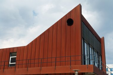 paslı bir cephesi ile bina modern tasarım