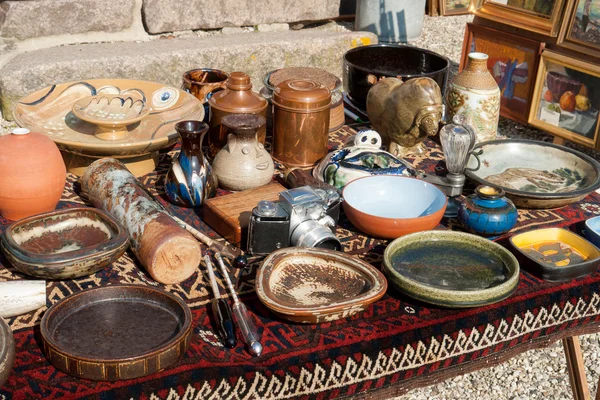 Schnickschnack auf dem Flohmarkt — Stockfoto