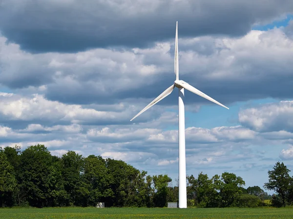 Turbine eoliche che generano elettricità — Foto Stock