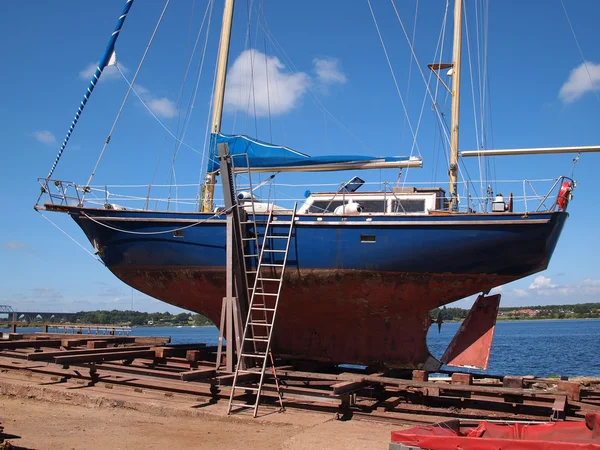 Yach in a shipyard — Stock Photo, Image