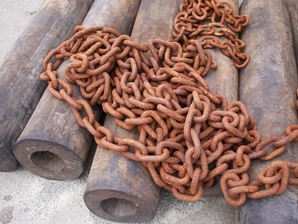 Rusty old iron chains — Stock Photo, Image